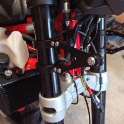 Soporte de faro de motocicleta universal de 7 pulgadas, soporte de montaje de faro ajustable en ambos lados