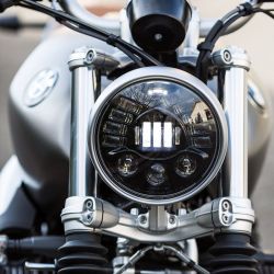 Optique Full LED Moto 8088 Directionnel - 6 + 10 Lentilles - Rond 7" 50W 5800Lms 5500K - Noir - XENLED Phare moto