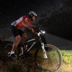 Eclairage de vélo LED, lumière de vélo avant haute puissance, 750Lms réels, batterie rechargeable - étanche - BY22