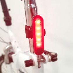 Mini-LED-Fahrradrücklicht, wiederaufladbar über USB, wasserdicht, BK301 - Rahmenhalterung